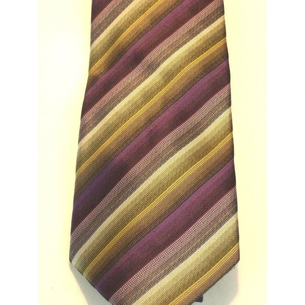 NWOT Pravata 100% Microfibre Geometric  Design Necktie